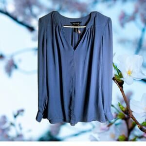 White House Black Market 6 long sleeve v neck blue silk lightweight woman's top.